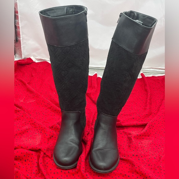 Shoes - Knee-high black boots